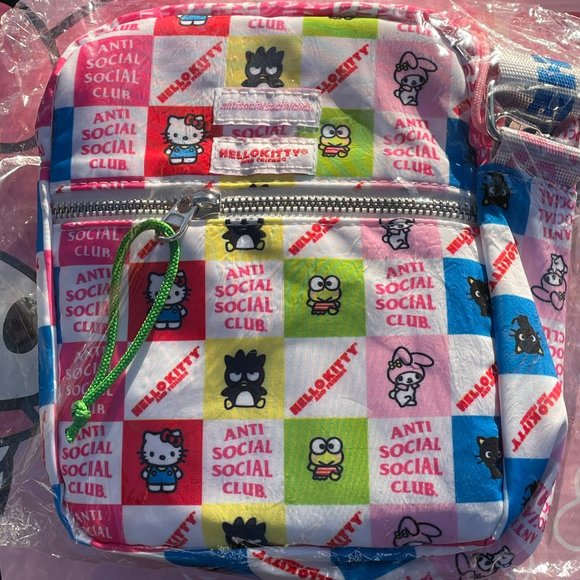 Hello Kitty and Friends x ASSC Sidebag UNISEX - Picture 7 of 7